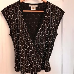 Nine West v-neck wrap top sleeveless geometric S